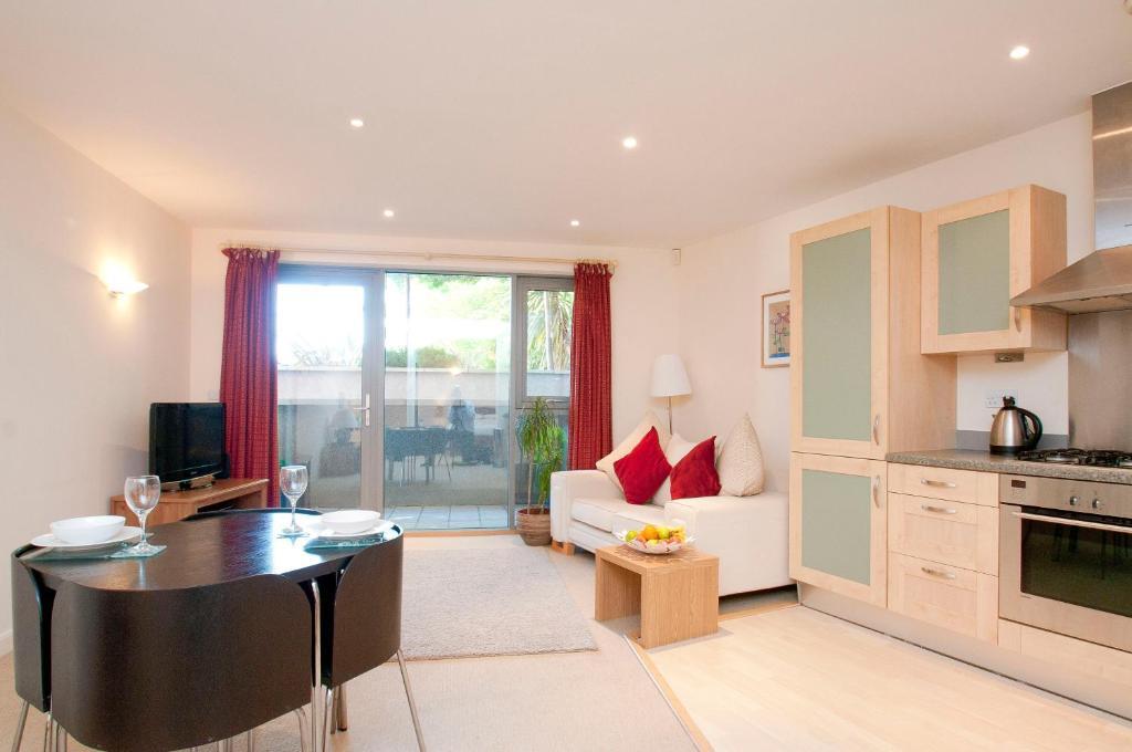 Cleyro Serviced Apartments - Harbourside Bristol Ruang foto